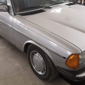 Mercedes W123. 230 E 1980god